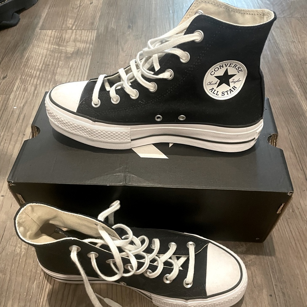 Women’s Platform Hi top Converse black US size 7.5